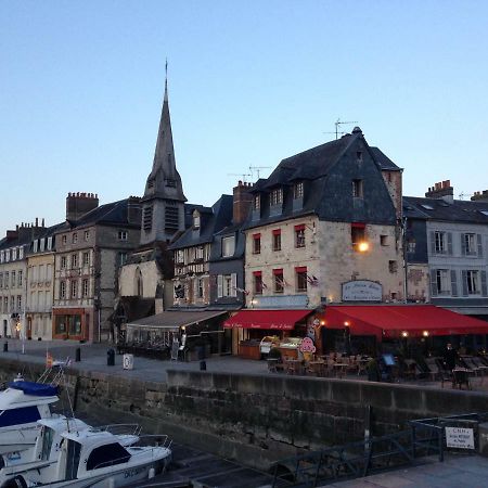 Un Petit Nid A Honfleur Lägenhet Exteriör bild