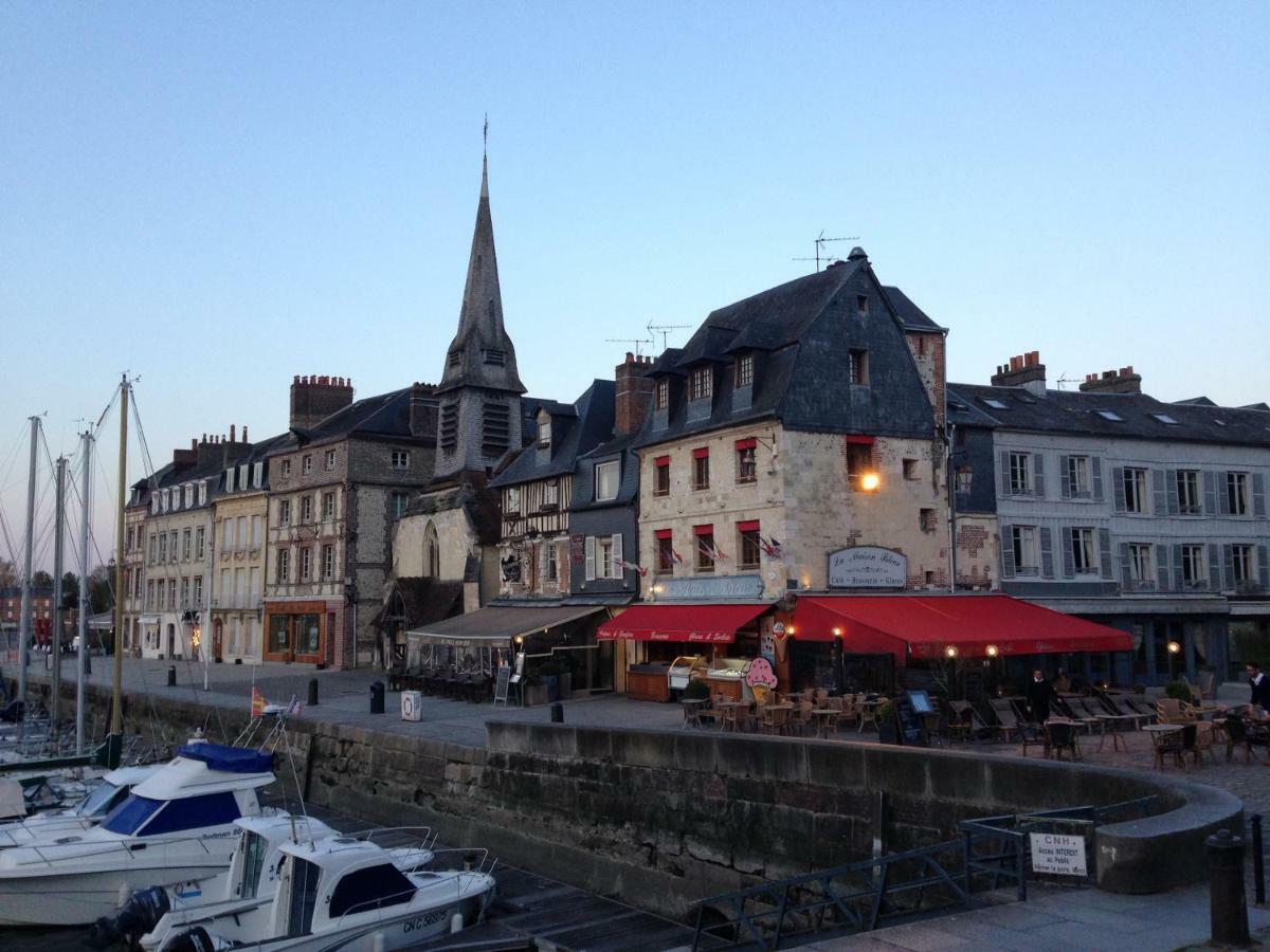 Un Petit Nid A Honfleur Lägenhet Exteriör bild