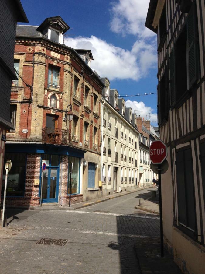 Un Petit Nid A Honfleur Lägenhet Exteriör bild